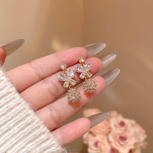 鋯石蝴蝶微鑲耳墜－商品主圖｜https://igowo.tw/