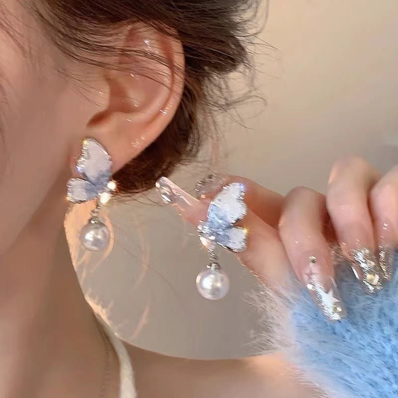 S925藍色水晶珍珠蝴蝶耳釘－商品主圖｜https://igowo.tw/