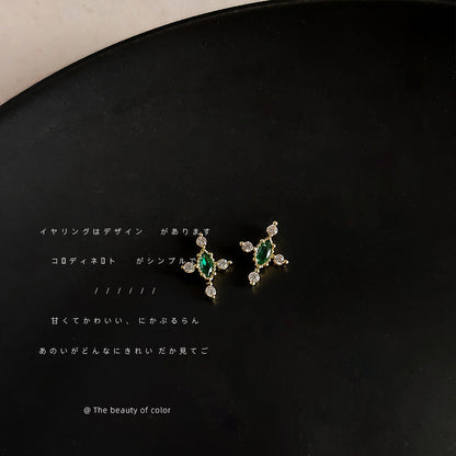 鋯石銀針微鑲小巧耳釘－細節特寫8｜https://igowo.tw/