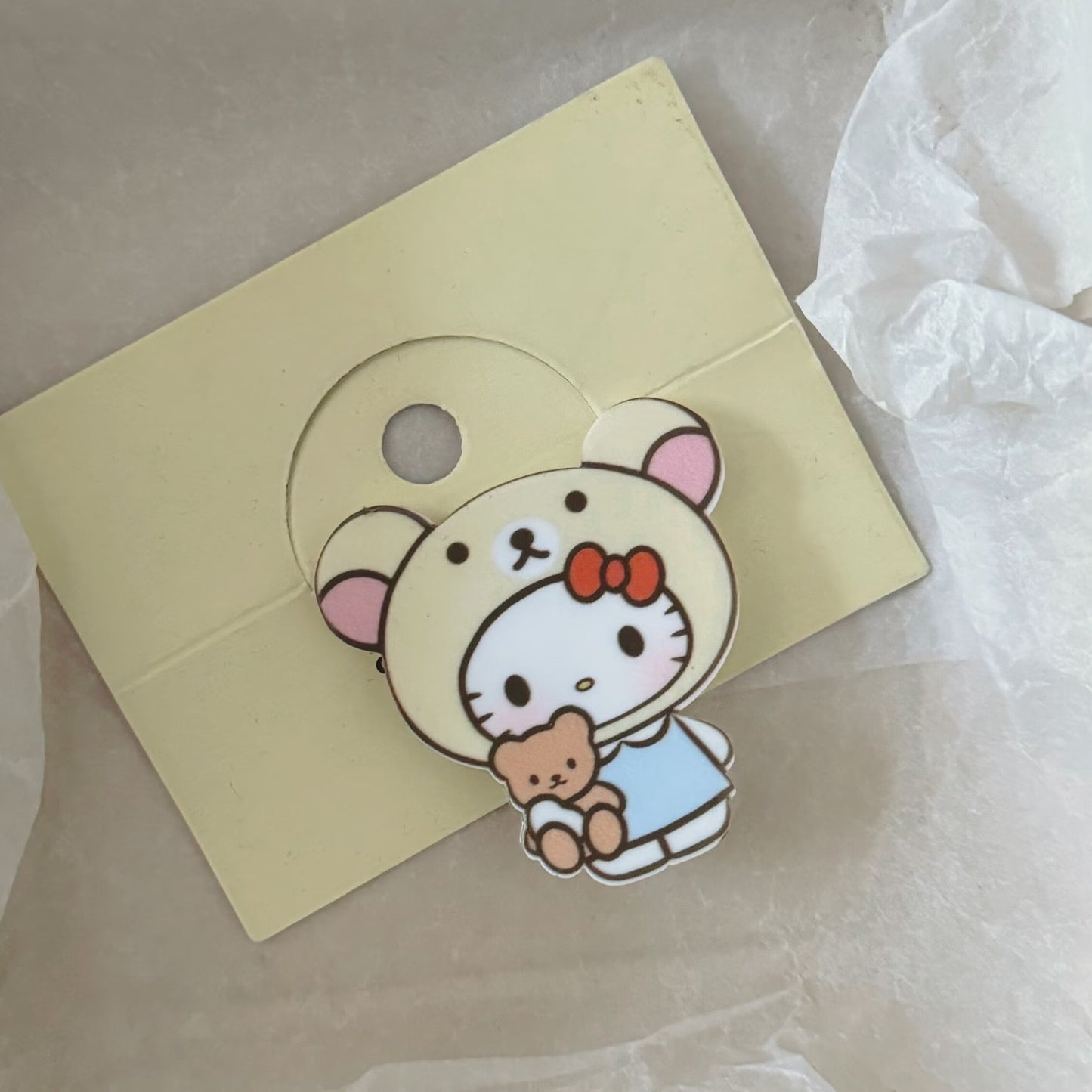 棕色貓咪卡通髮夾－白色小熊髮夾款實拍｜https://igowo.tw/