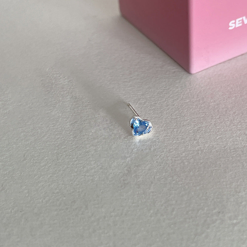 S925彩色鋯石愛心耳釘－銀色款細節｜https://igowo.tw/
