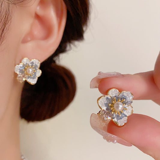 水晶珍珠花朵簡約耳釘－商品主圖｜https://igowo.tw/