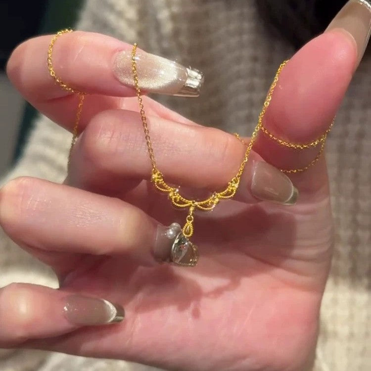 蕾絲水滴流蘇鏤空項鍊－商品主圖｜https://igowo.tw/