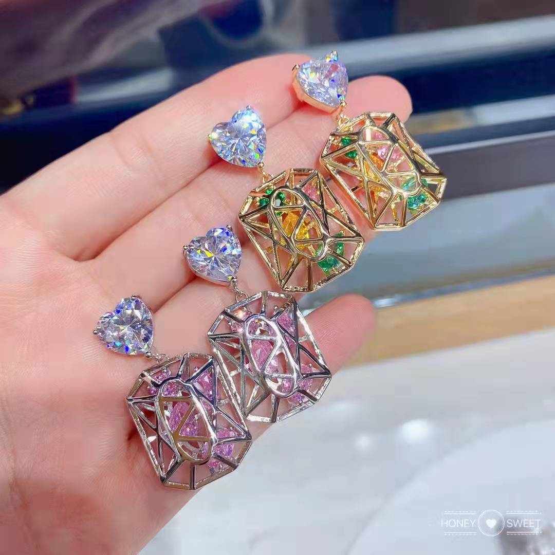 S925粉色鋯石愛心鏤空耳環－粉紅色款實拍｜https://igowo.tw/