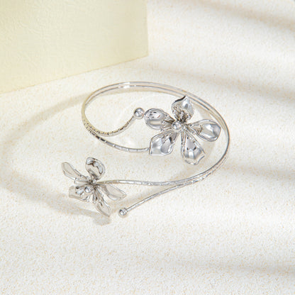 花朵立體誇張飾品－/金色款細節｜https://igowo.tw/