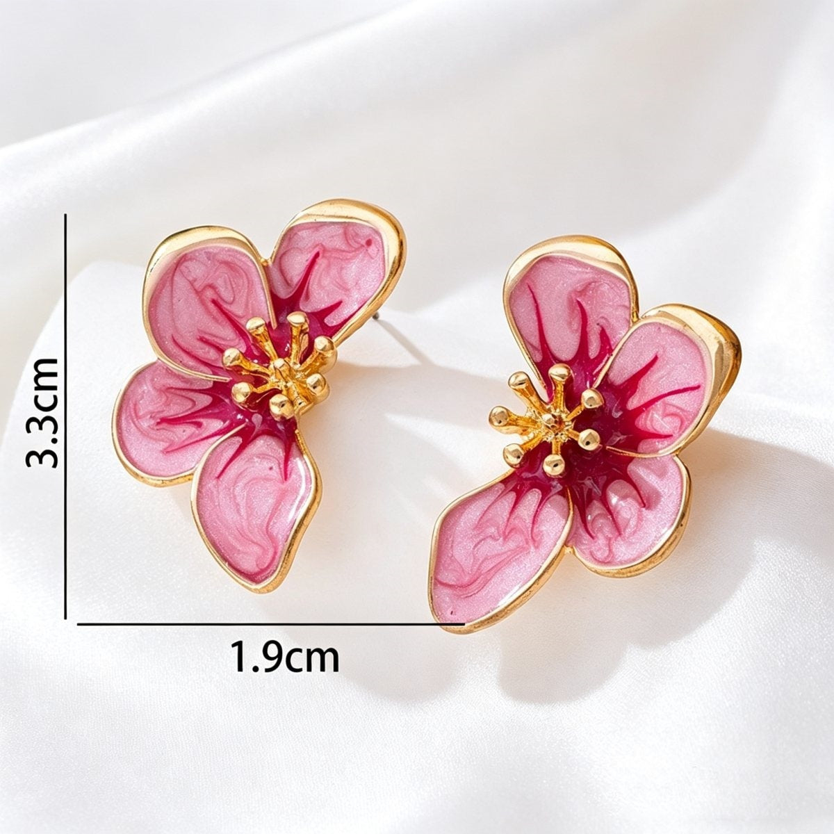 琺瑯金屬花朵耳環－細節特寫1｜https://igowo.tw/