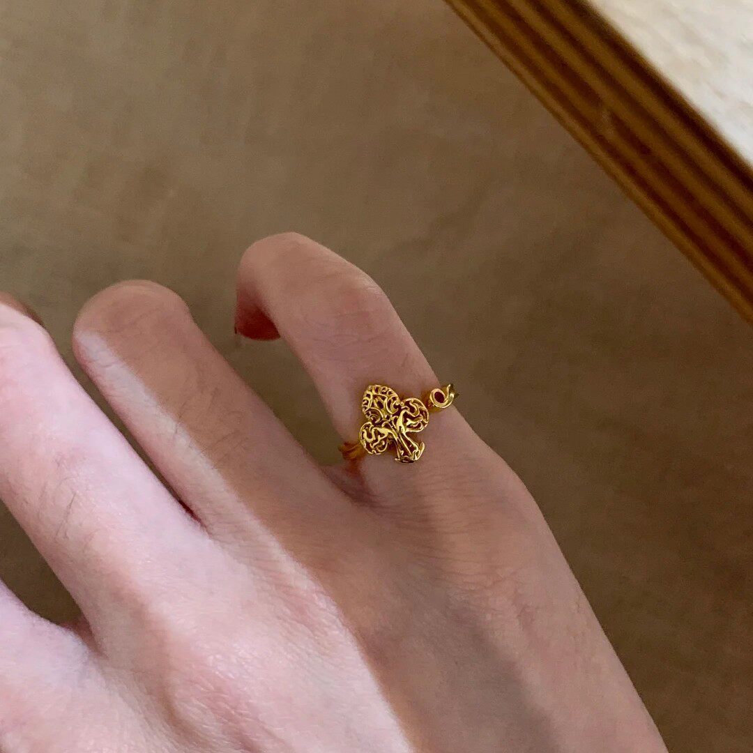 金色花朵鏤空戒指