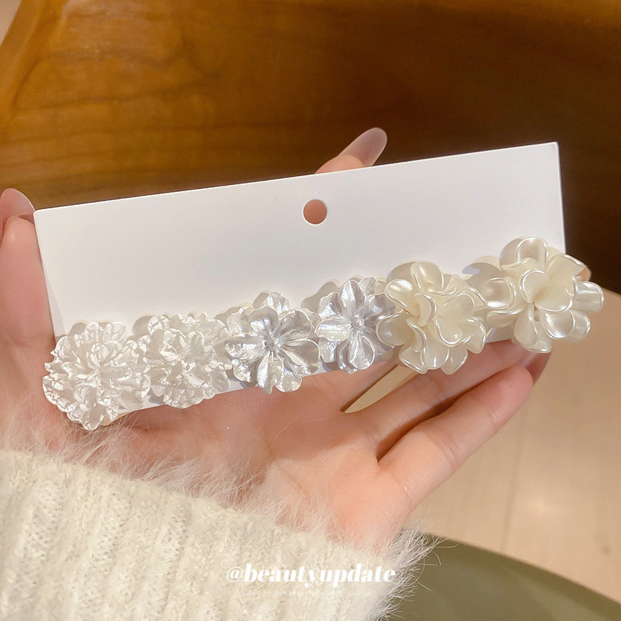珍珠銀針花朵鑲鑽耳釘－細節特寫40｜https://igowo.tw/