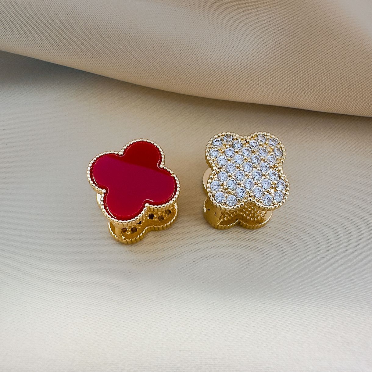 鋯石幸運草簡約耳釘－細節特寫7｜https://igowo.tw/