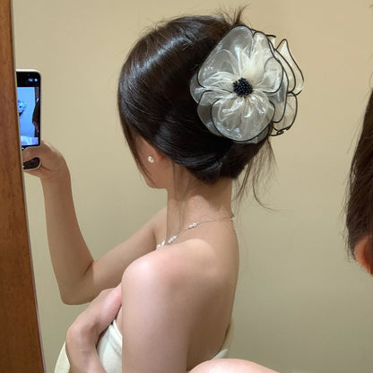 網紗花朵鯊魚夾－白色花朵款實拍｜https://igowo.tw/