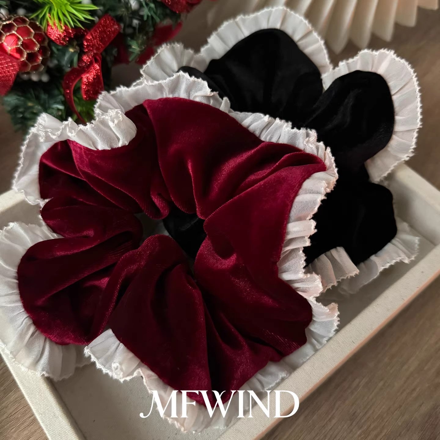 珍珠大腸圈復古髮圈－絲絨珍珠紅色髮圈款細節｜https://igowo.tw/