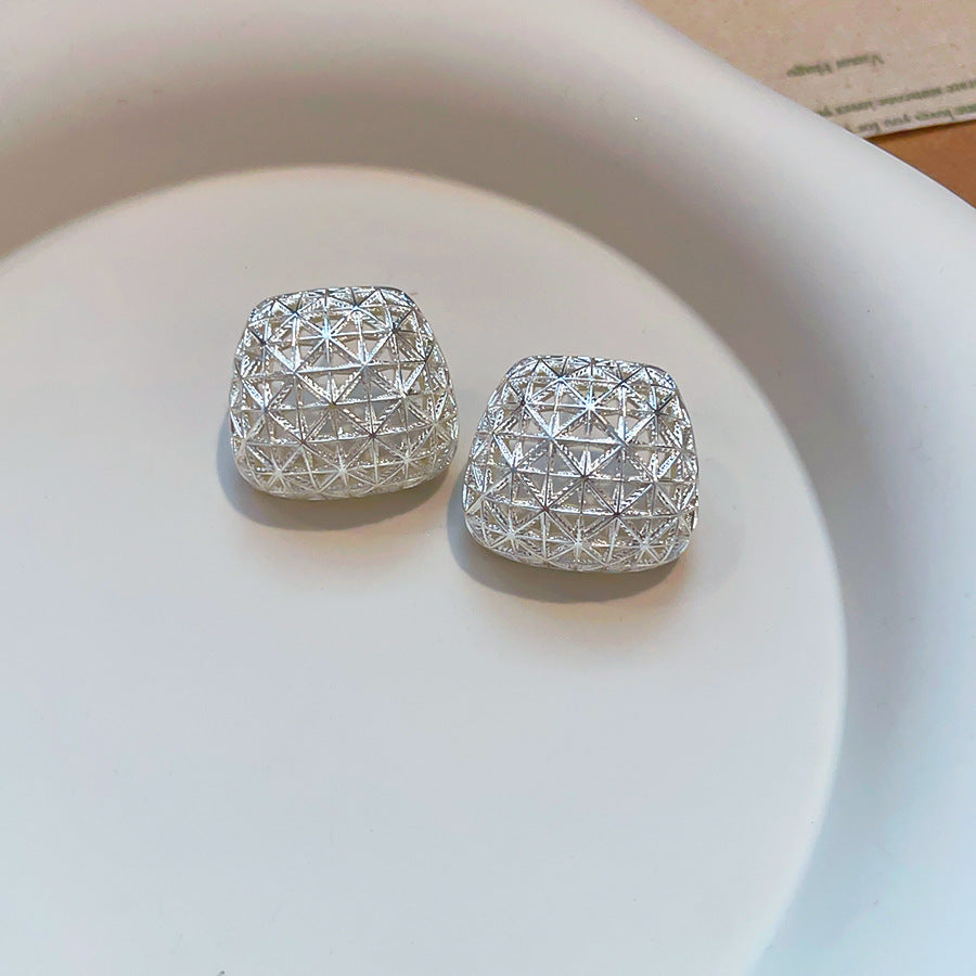 金色銀針方形鏤空耳釘
