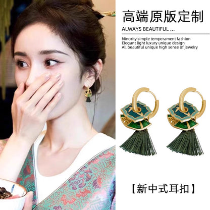 琺瑯扇形花朵流蘇耳扣－商品主圖｜https://igowo.tw/