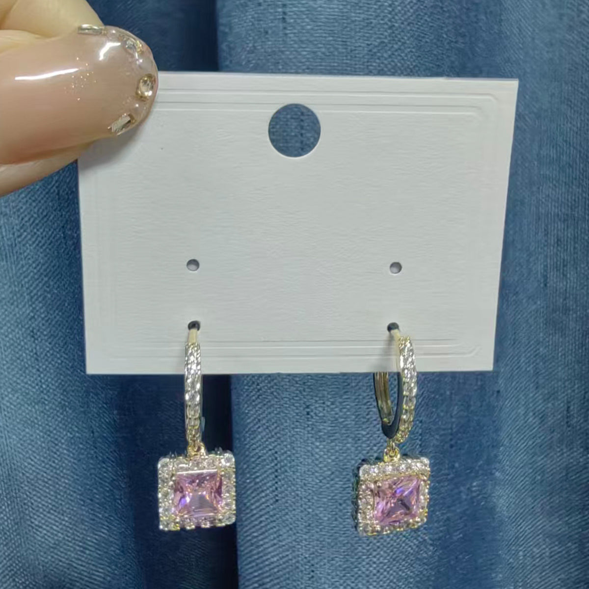 水晶鋯石方形圓圈耳環－商品主圖｜https://igowo.tw/