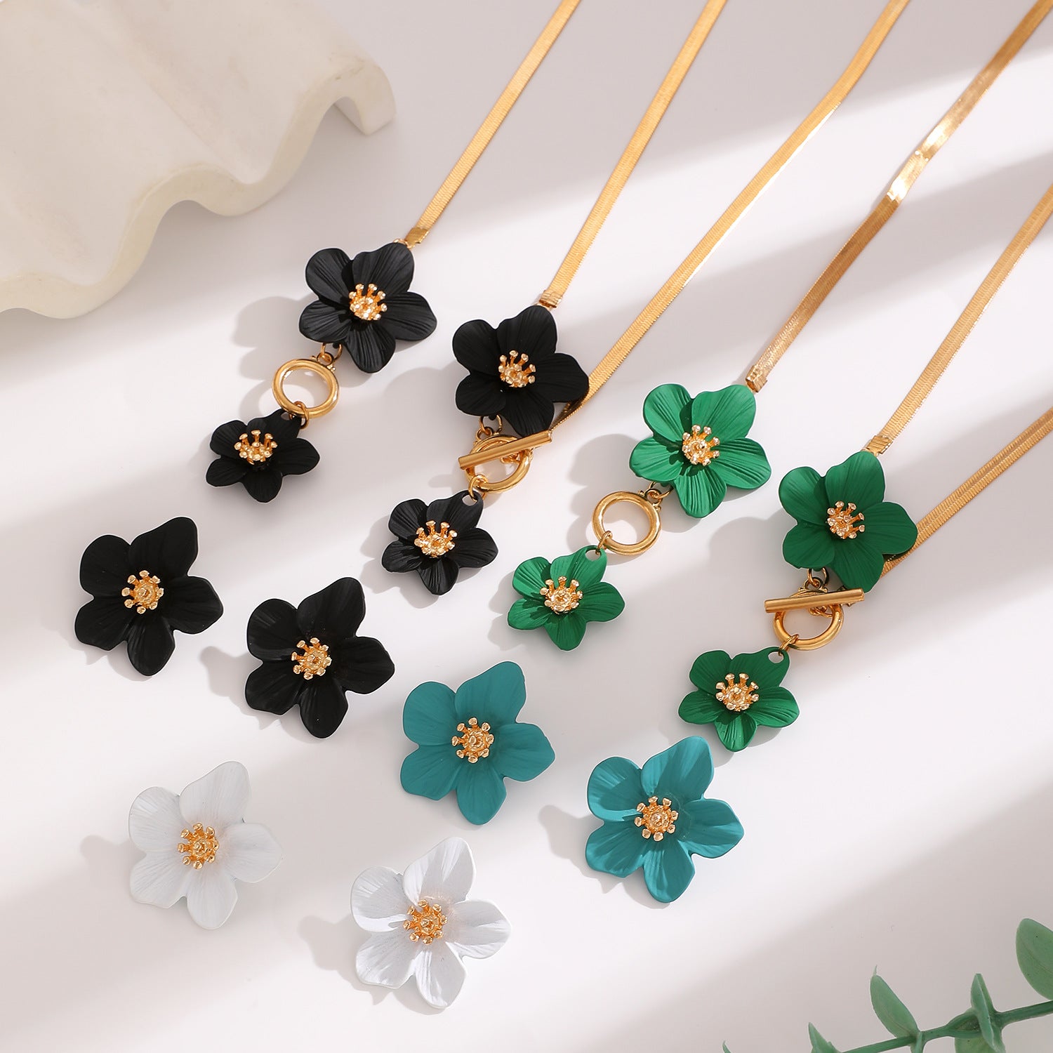 花朵墜飾復古項鍊－商品主圖｜https://igowo.tw/