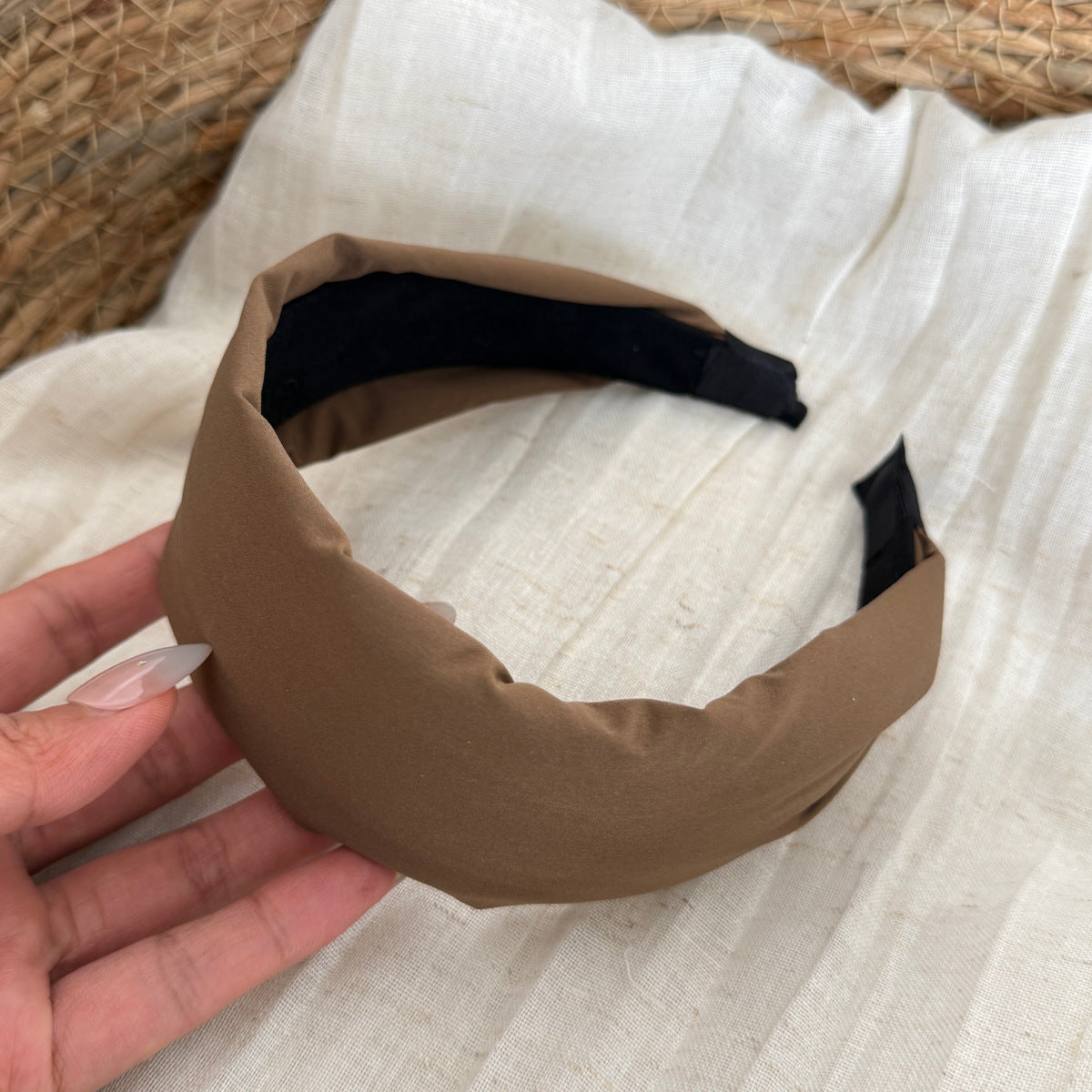 寬版簡約髮箍－細節特寫5｜https://igowo.tw/