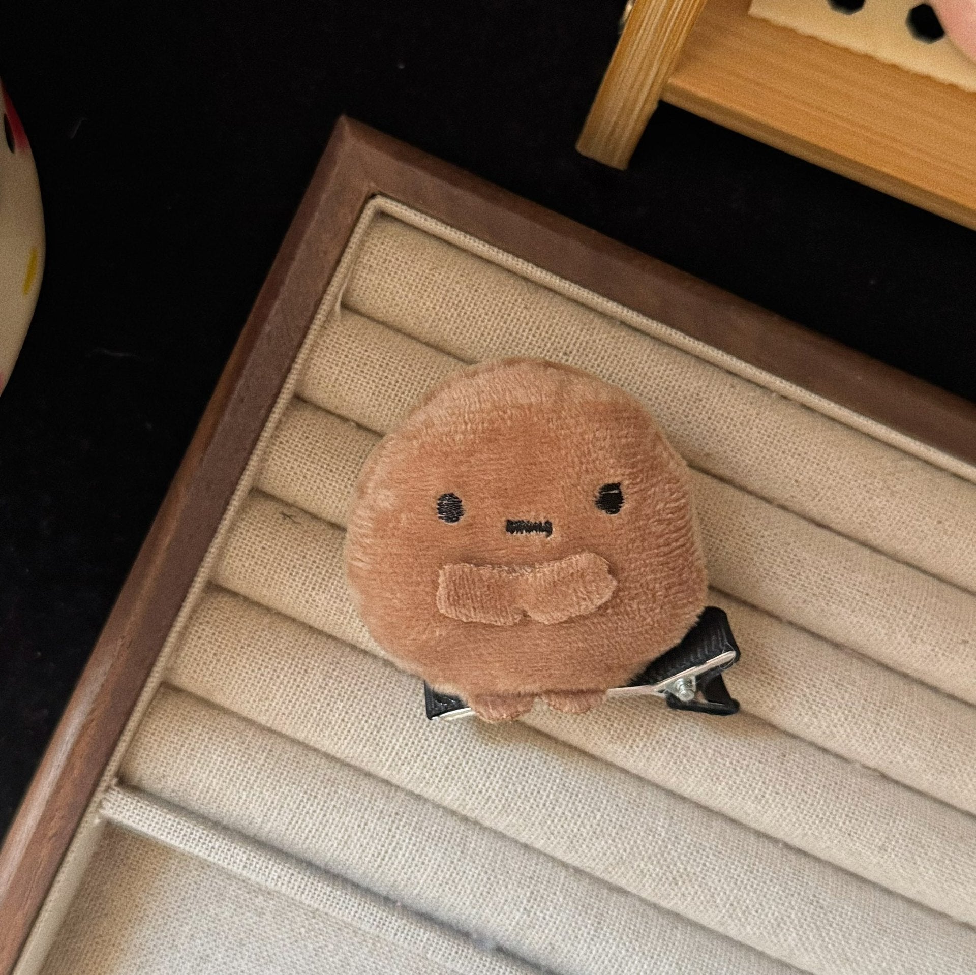 粉色簡約髮夾－淺黃色小動物髮夾款細節1｜https://igowo.tw/