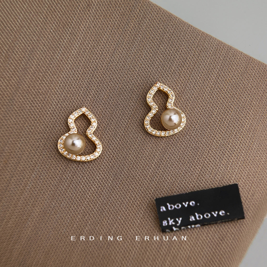 鋯石銀針葫蘆微鑲耳釘－商品主圖｜https://igowo.tw/