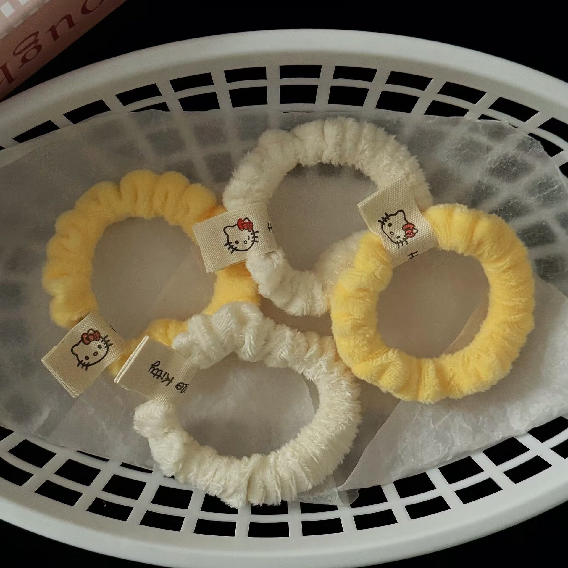 黃色絨面貓咪簡約髮圈－黃色髮圈款實拍｜https://igowo.tw/