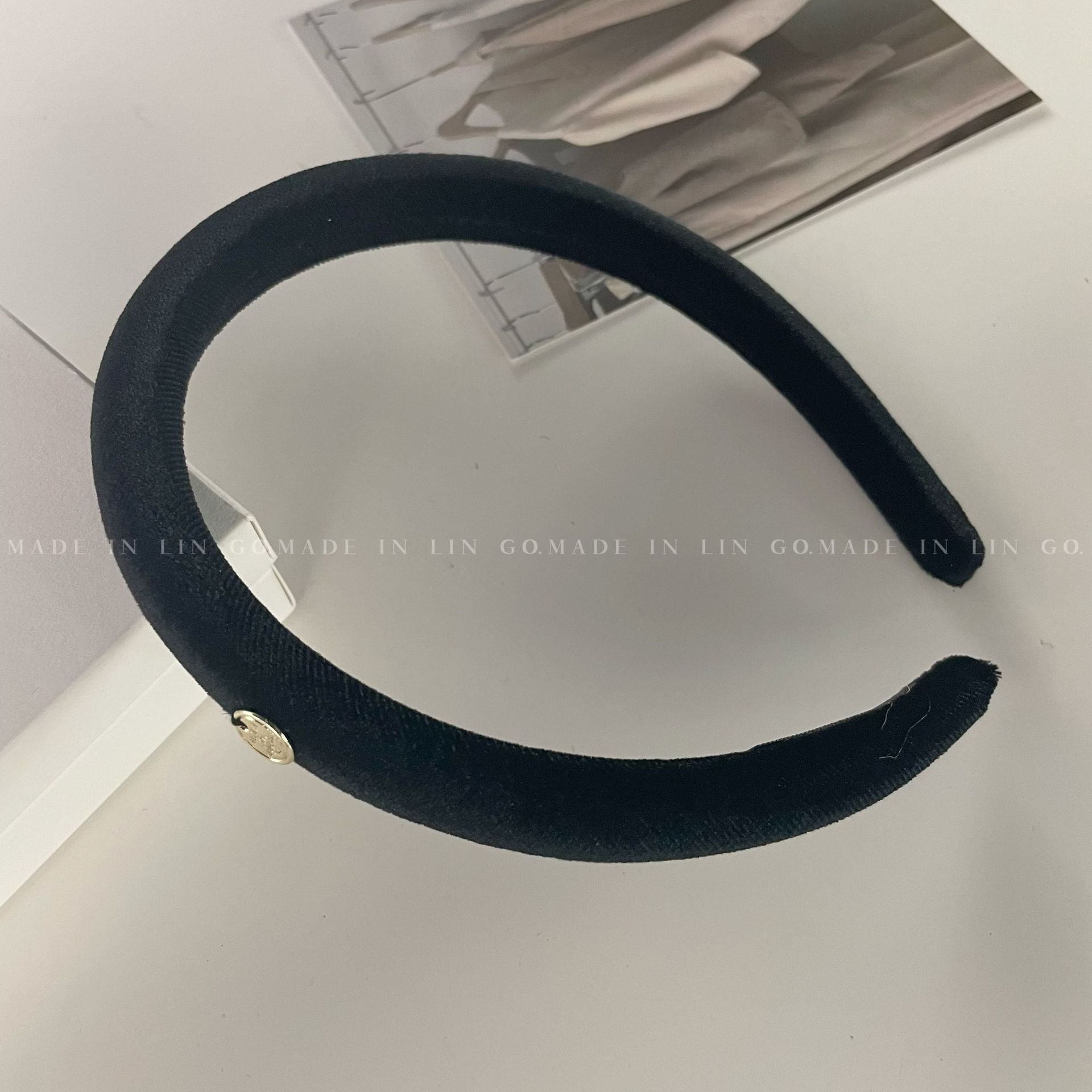 絨面簡約髮箍－白色款細節｜https://igowo.tw/