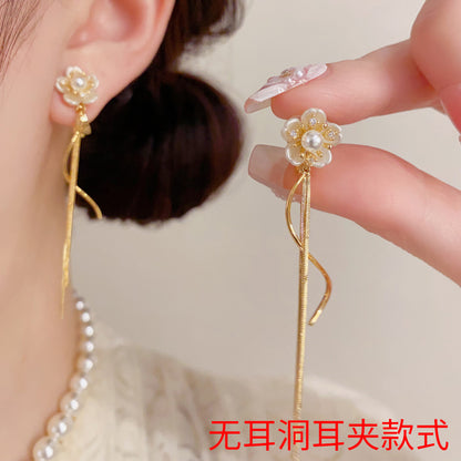 花朵流蘇簡約耳夾－商品主圖｜https://igowo.tw/
