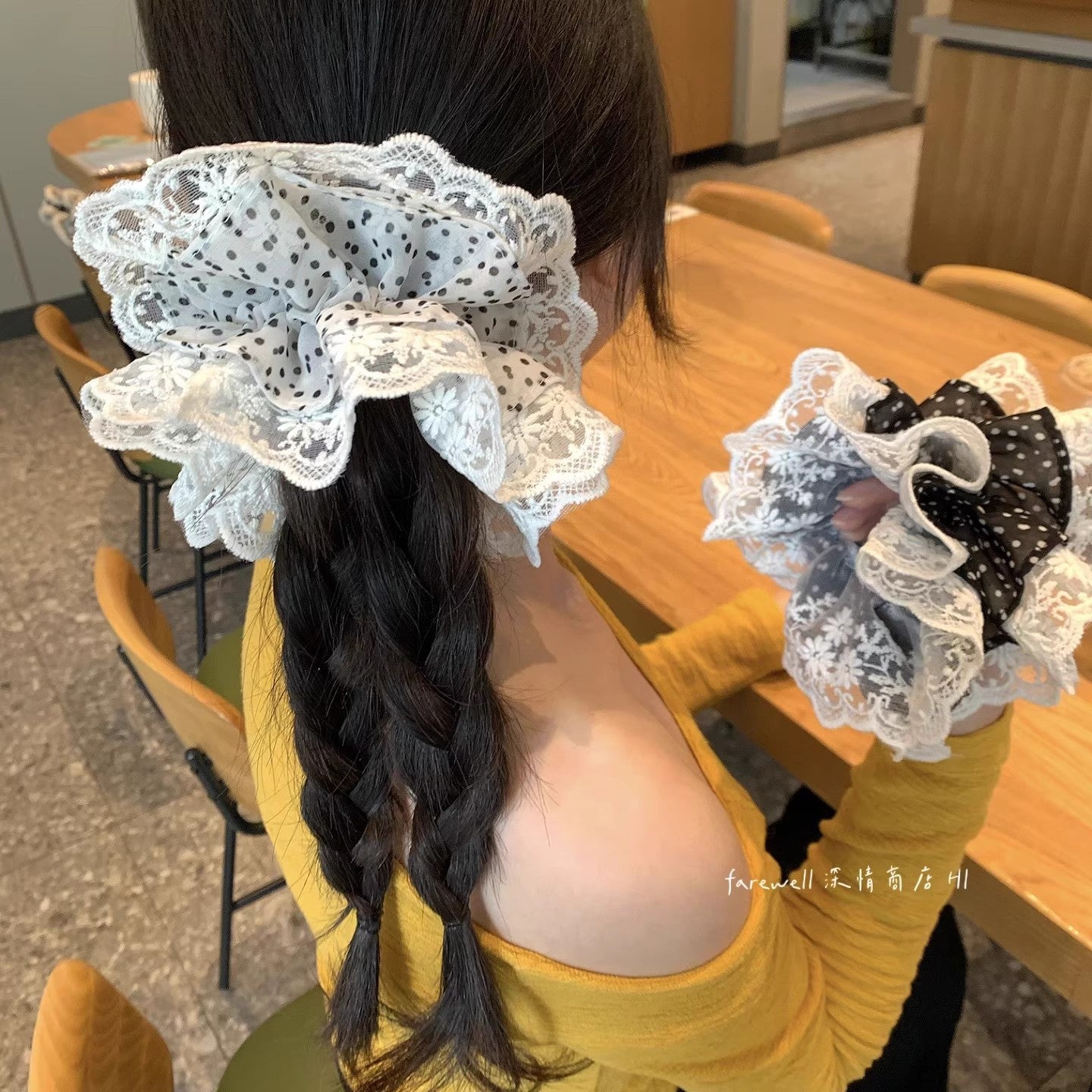 蕾絲大腸圈刺繡髮圈－商品主圖｜https://igowo.tw/