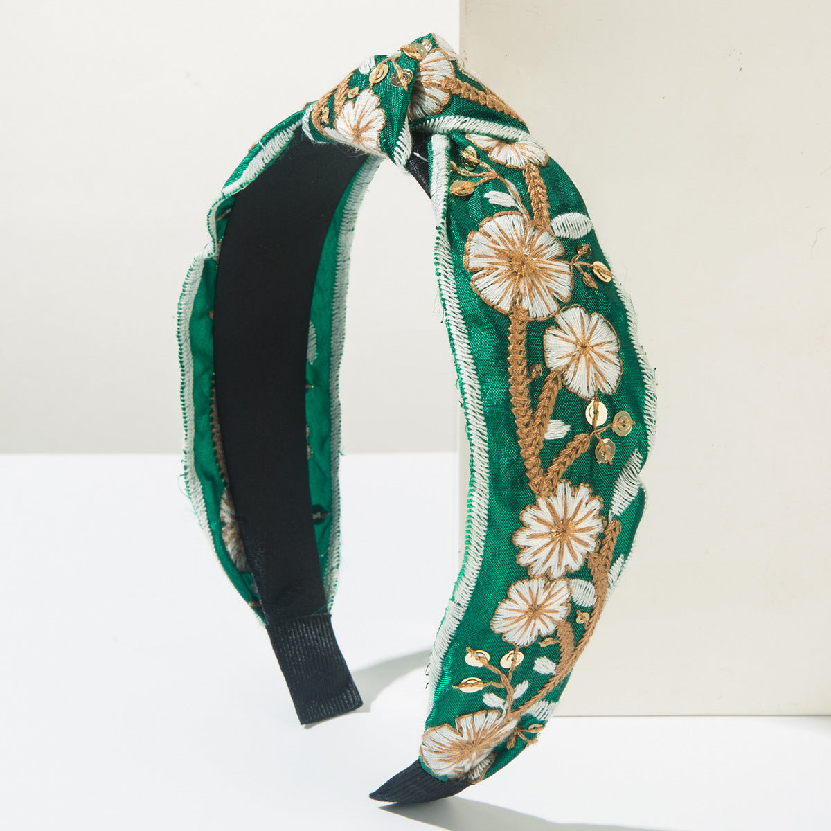 布面花朵刺繡誇張髮箍－白色款細節1｜https://igowo.tw/
