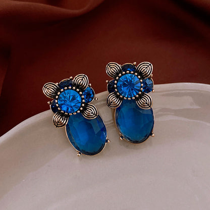 銀針花朵鑲鑽復古耳釘－細節特寫12｜https://igowo.tw/