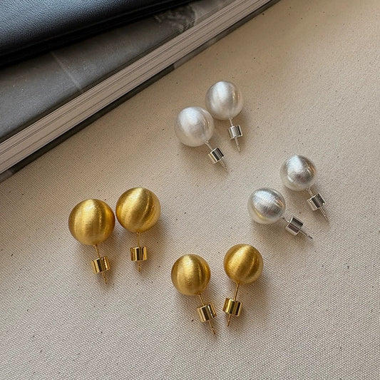 金色銀針圓珠拉絲耳釘－商品主圖｜https://igowo.tw/