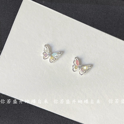 銀針蝴蝶微鑲小巧耳釘－商品主圖｜https://igowo.tw/