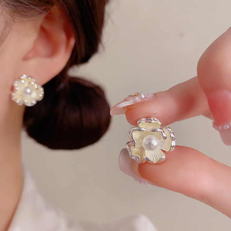 金屬花朵簡約耳釘－商品主圖｜https://igowo.tw/