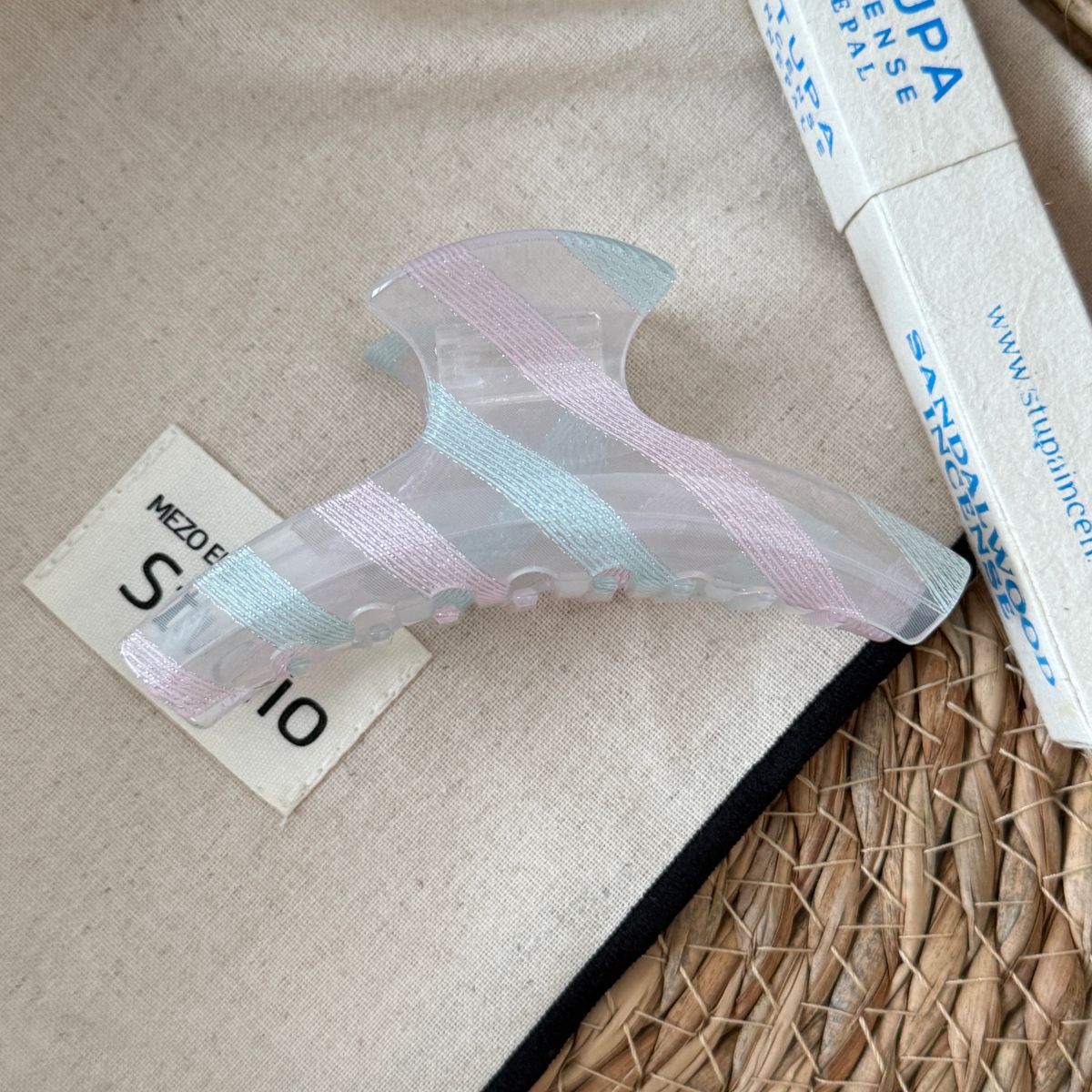粉色格紋簡約鯊魚夾