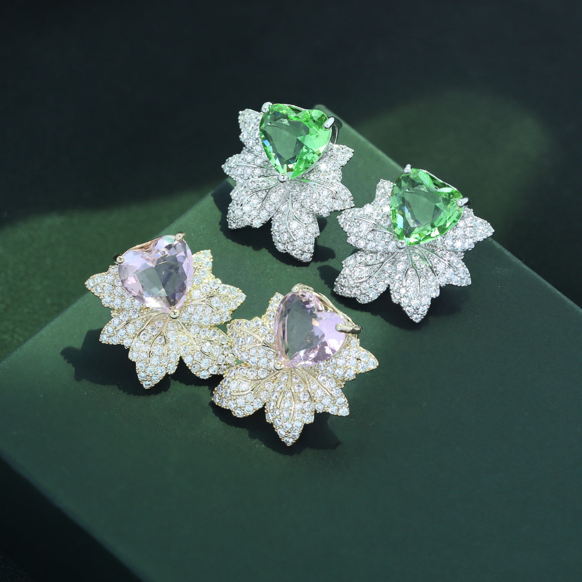 S925鋯石花朵微鑲耳釘－商品主圖｜https://igowo.tw/