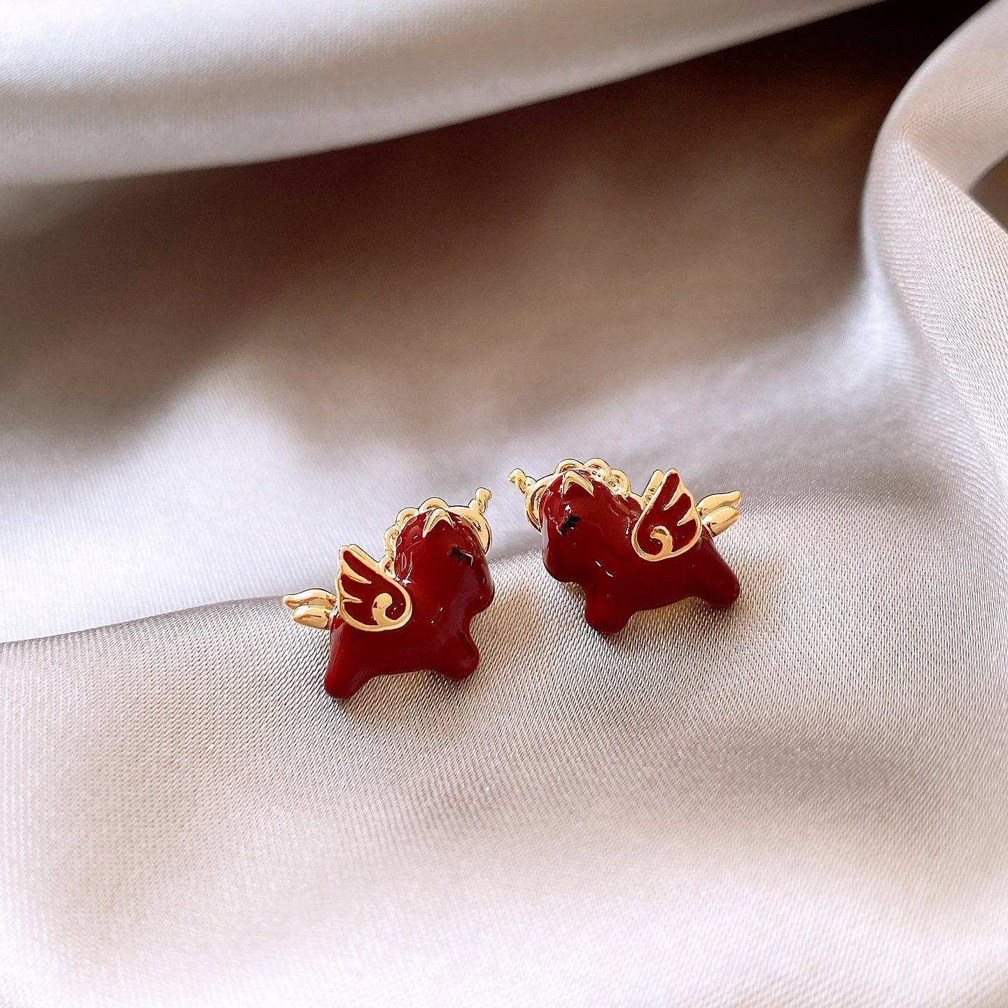 復古紅琺瑯鑲鑽耳釘－細節特寫34｜https://igowo.tw/