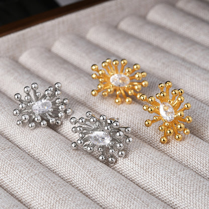 金色鋯石雛菊橢圓耳釘－銀色（鍍白K)款實拍｜https://igowo.tw/