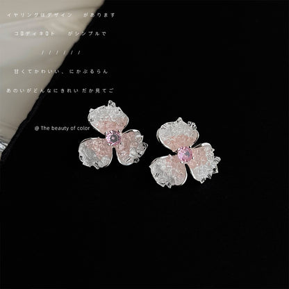 粉色水晶櫻花微鑲耳釘－商品主圖｜https://igowo.tw/