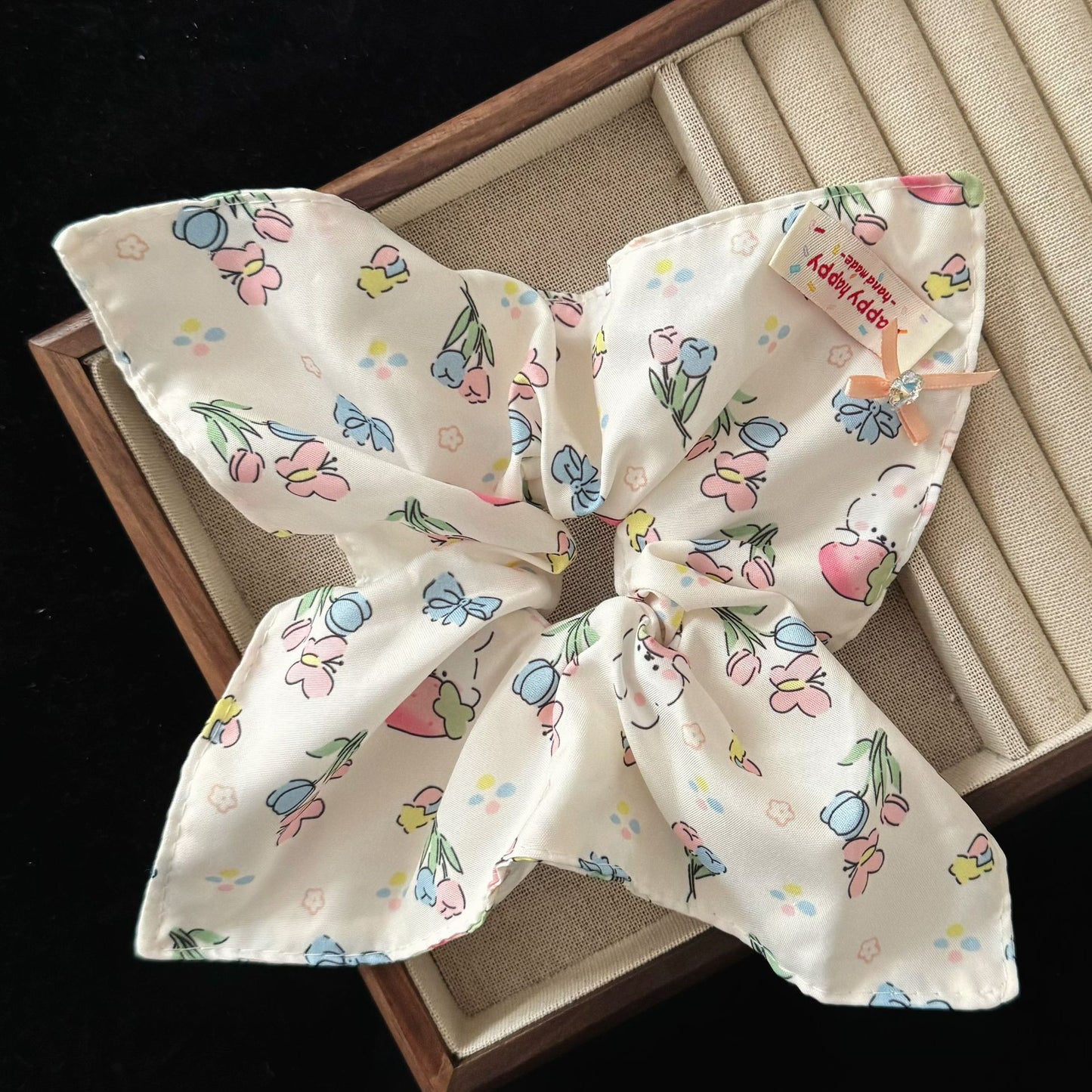 白色兔子蝴蝶結髮圈－商品主圖｜https://igowo.tw/
