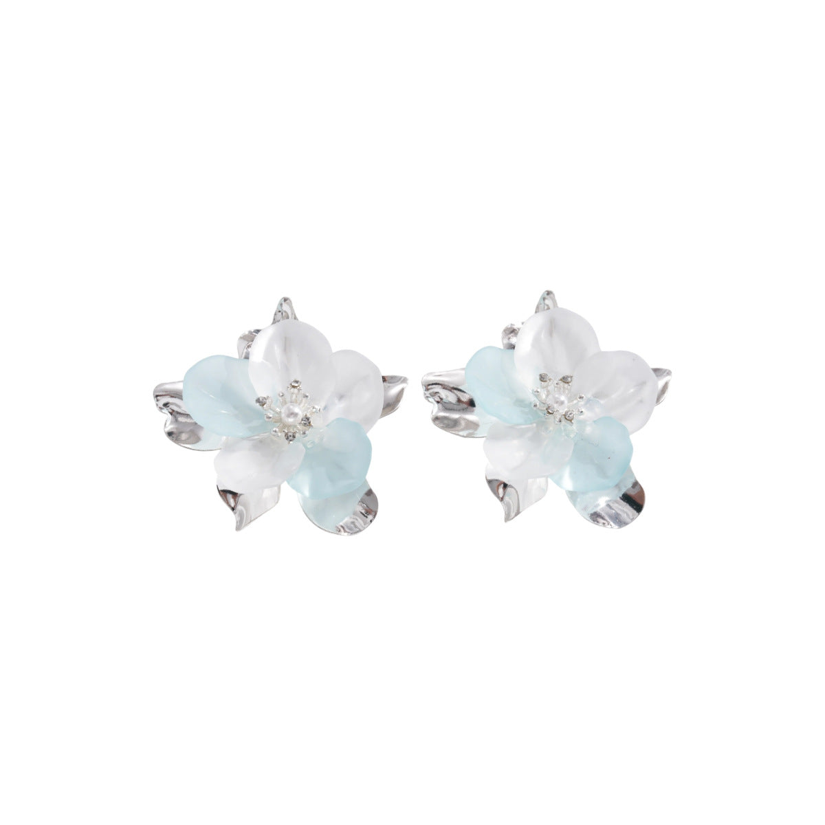 粉色壓克力花朵耳釘－細節特寫3｜https://igowo.tw/