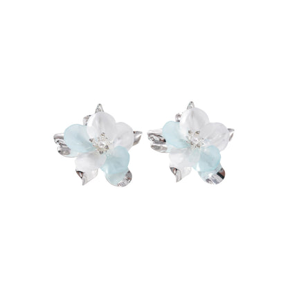 粉色壓克力花朵耳釘－細節特寫3｜https://igowo.tw/