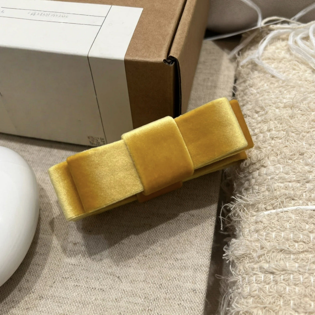 絨面蝴蝶結雙層髮夾－細節特寫4｜https://igowo.tw/