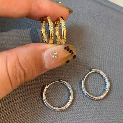 金色鋯石圓形電鍍耳環－商品主圖｜https://igowo.tw/