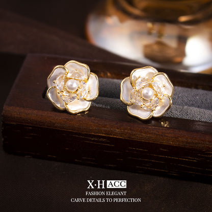 珍珠銀針花朵鑲鑽耳釘－商品主圖｜https://igowo.tw/