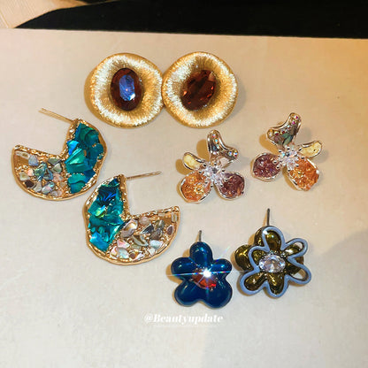 金色銀針橢圓鑲鑽耳釘－商品主圖｜https://igowo.tw/