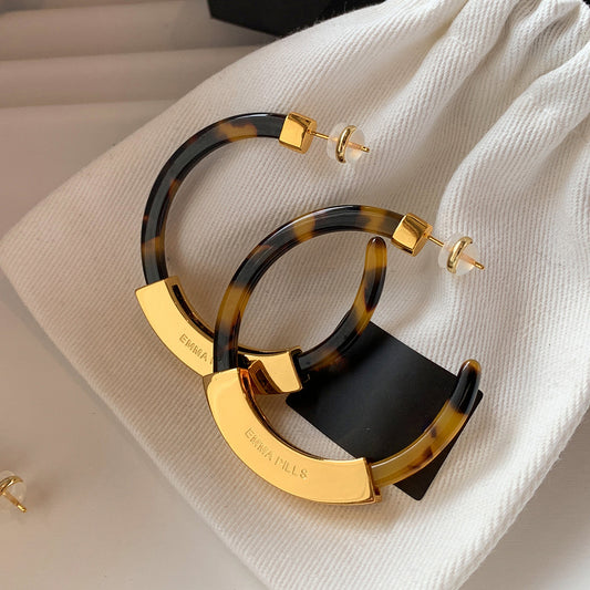 金色樹脂C形電鍍耳釘－商品主圖｜https://igowo.tw/