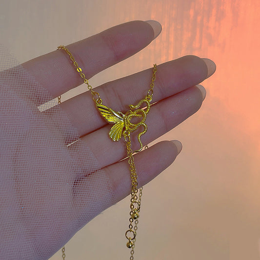 蛇形蝴蝶纏繞墜飾項鍊－商品主圖｜https://igowo.tw/