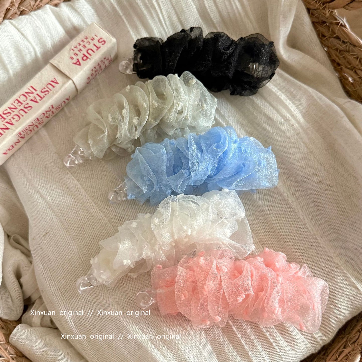 網紗波點雲朵髮夾－白色款實拍｜https://igowo.tw/