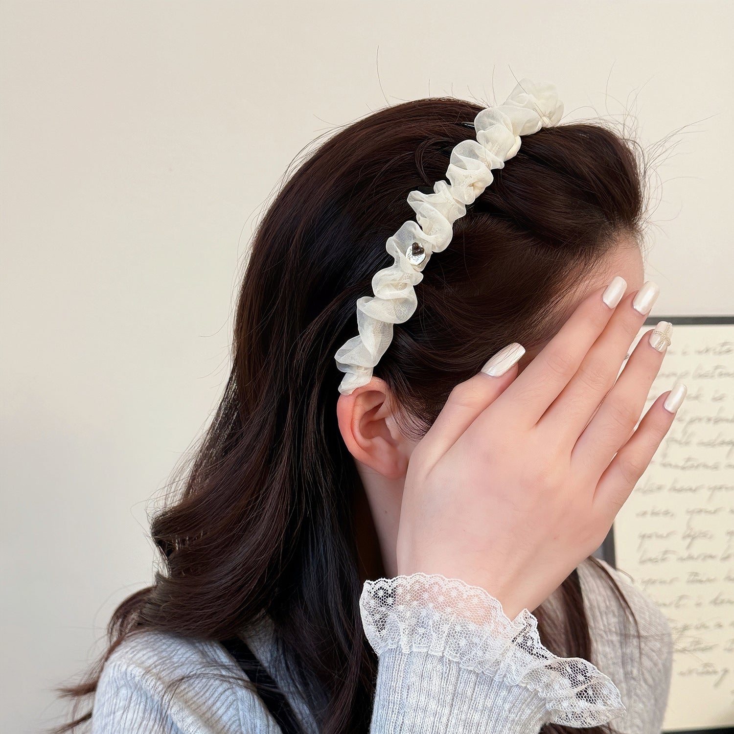 纏繞簡約髮箍－淺咖網紗纏繞髮箍款細節｜https://igowo.tw/