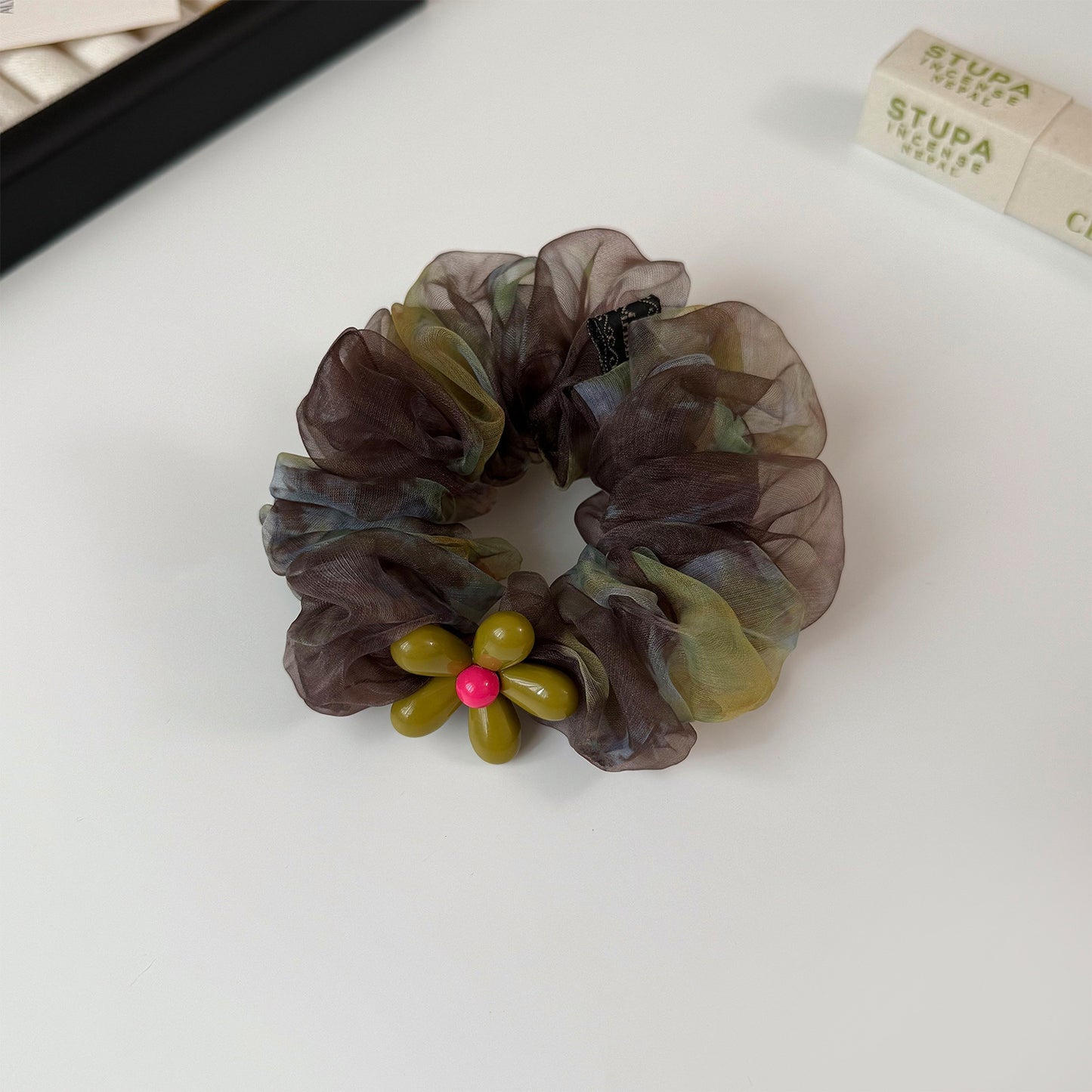 藍色豹紋大腸圈髮圈－米豹紋愛心款細節｜https://igowo.tw/