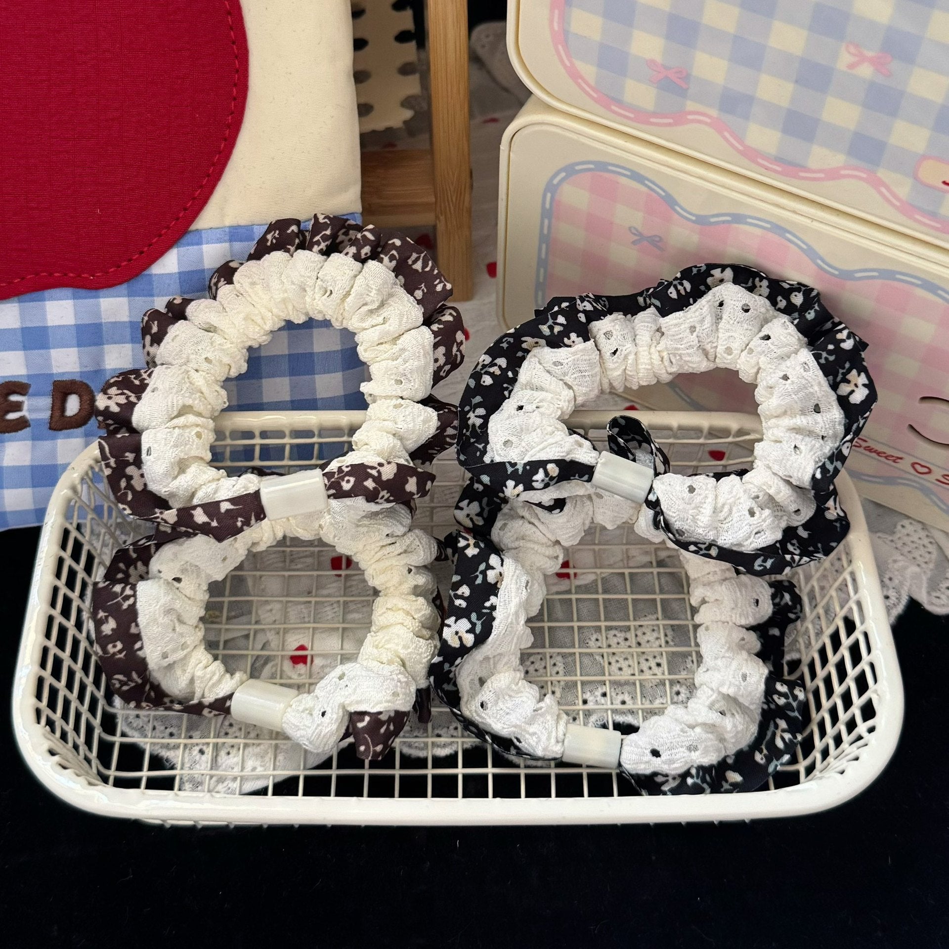 棕色碎花簡約髮圈－商品主圖｜https://igowo.tw/