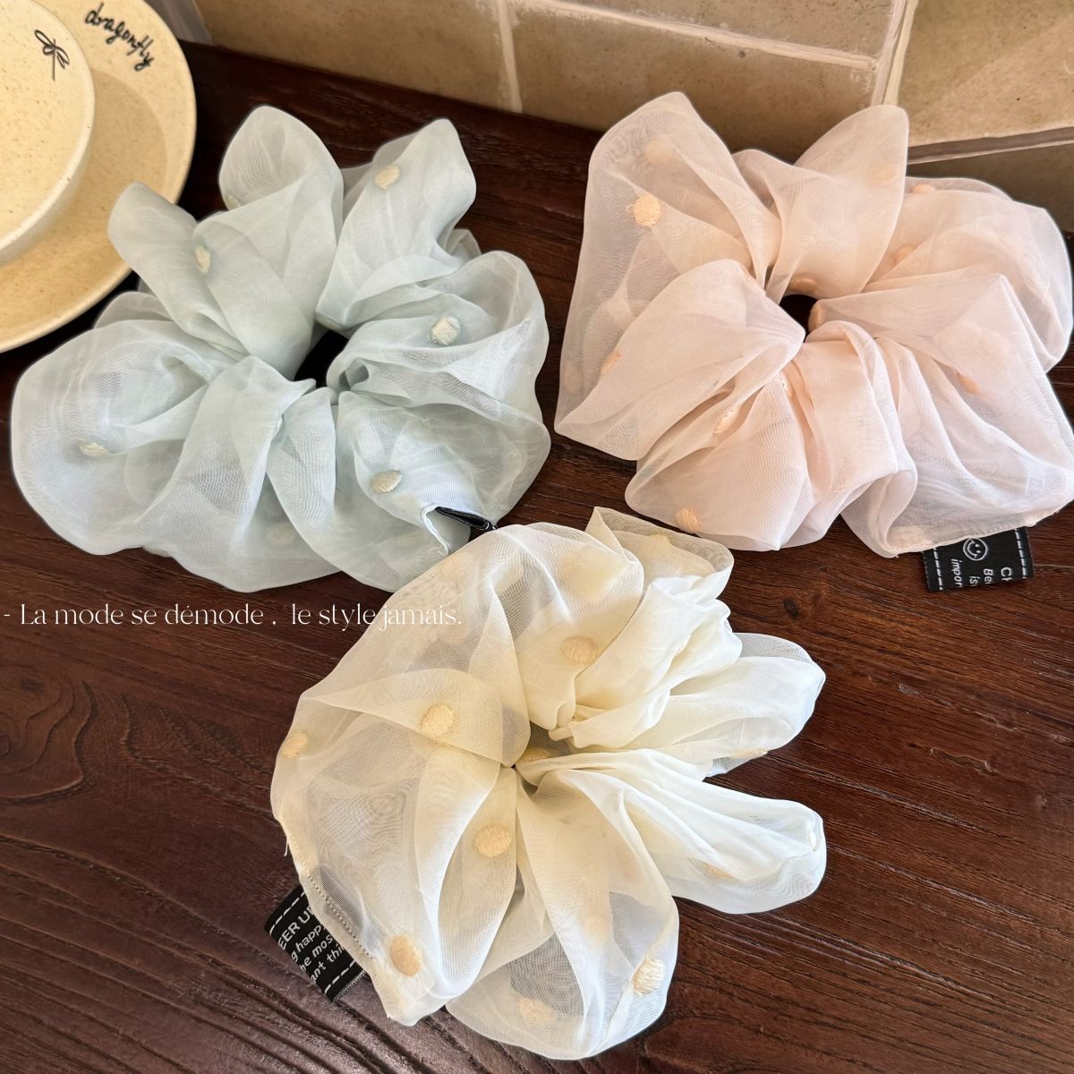 波點大腸圈刺繡髮圈－商品主圖｜https://igowo.tw/